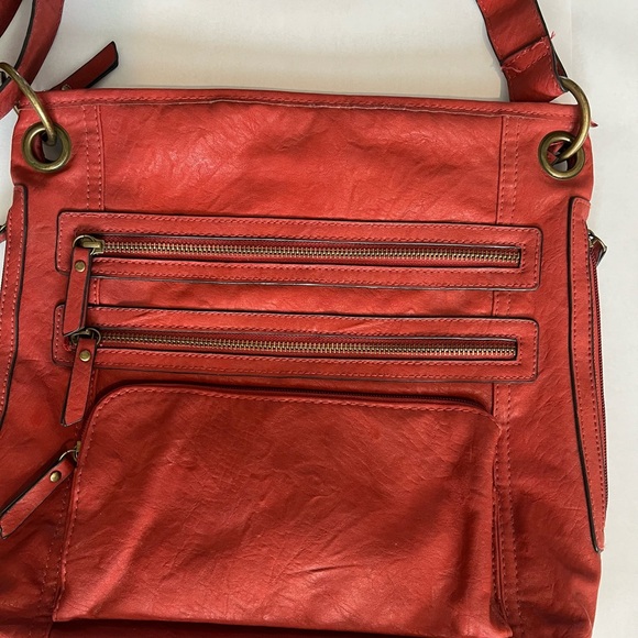 Bueno Dark Red Leather Look Rectangular Handbag - Picture 2 of 7